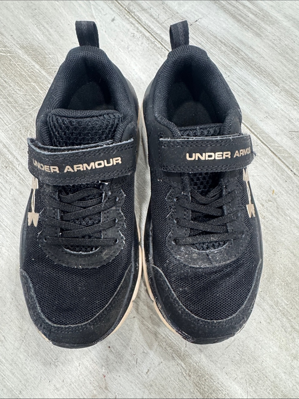 Boys Under Armour Sneakers, Size 1Y - Picture 6 of 8